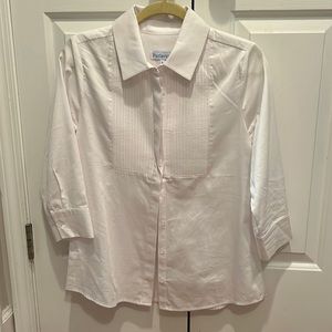 Crisp white button down 3/4 sleeves